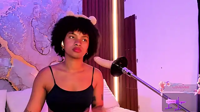 Lolalewis777 online show from September 20, 2025, 8:32 pm