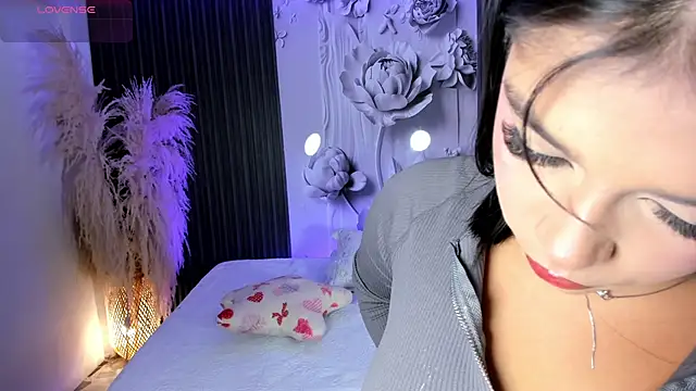 Snapshot of ShaniaDaniels chatting on April 28, 2026, 10:37 pm ShaniaDaniels online show from April 28, 2026, 10:37 pm