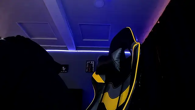 Snapshot of alexgiraldo__ chatting on September 11, 2025, 12:05 pm alexgiraldo online show from September 11, 2025, 12:05 pm