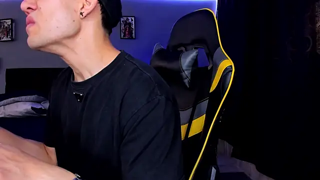 Snapshot of alexgiraldo__ chatting on September 13, 2025, 1:44 pm alexgiraldo online show from September 13, 2025, 1:44 pm