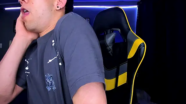 Snapshot of alexgiraldo__ chatting on September 15, 2025, 10:59 am alexgiraldo online show from September 15, 2025, 10:59 am