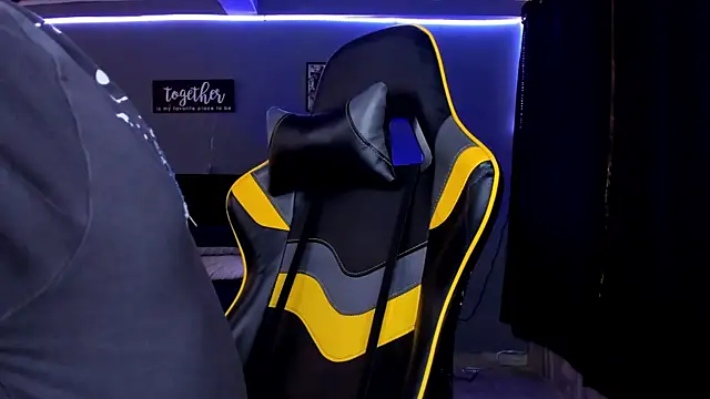 Snapshot of alexgiraldo__ chatting on September 17, 2025, 11:56 am alexgiraldo online show from September 17, 2025, 11:56 am