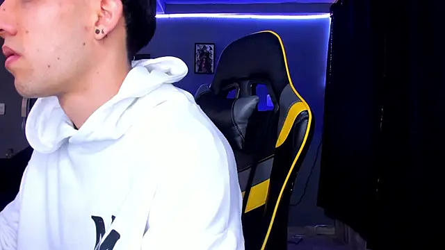 Snapshot of alexgiraldo__ chatting on September 18, 2025, 12:07 pm alexgiraldo online show from September 18, 2025, 12:07 pm