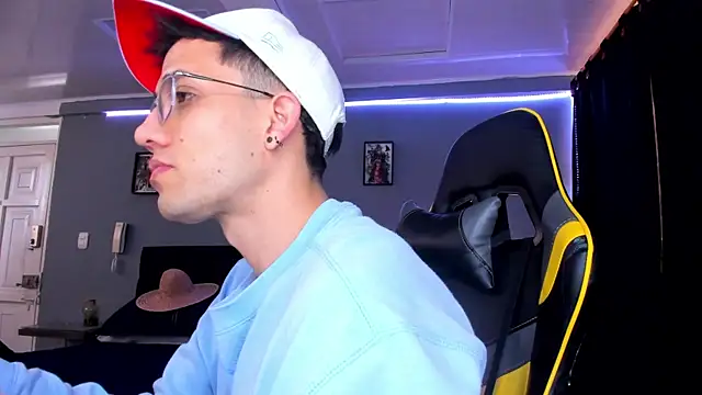 Snapshot of alexgiraldo__ chatting on October 1, 2025, 3:40 pm alexgiraldo online show from October 1, 2025, 3:40 pm