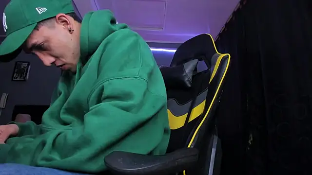 Snapshot of alexgiraldo__ chatting on October 3, 2025, 11:07 am alexgiraldo online show from October 3, 2025, 11:07 am