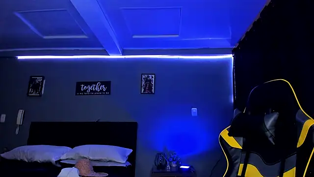 Snapshot of alexgiraldo__ chatting on October 7, 2025, 11:18 am alexgiraldo online show from October 7, 2025, 11:18 am