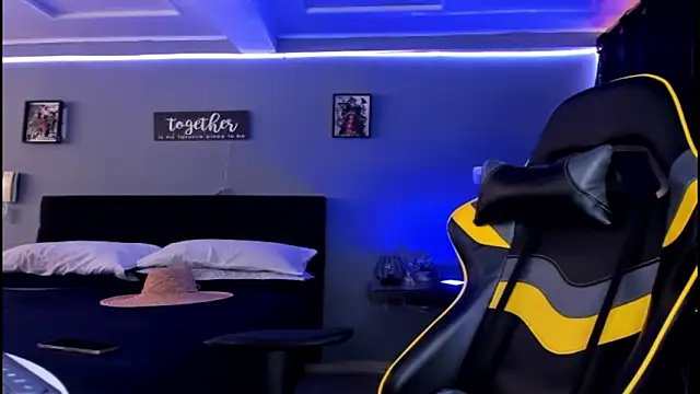 Snapshot of alexgiraldo__ chatting on October 9, 2025, 1:20 pm alexgiraldo online show from October 9, 2025, 1:20 pm