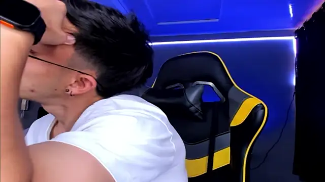 Snapshot of alexgiraldo__ chatting on October 11, 2025, 9:02 pm alexgiraldo online show from October 11, 2025, 9:02 pm