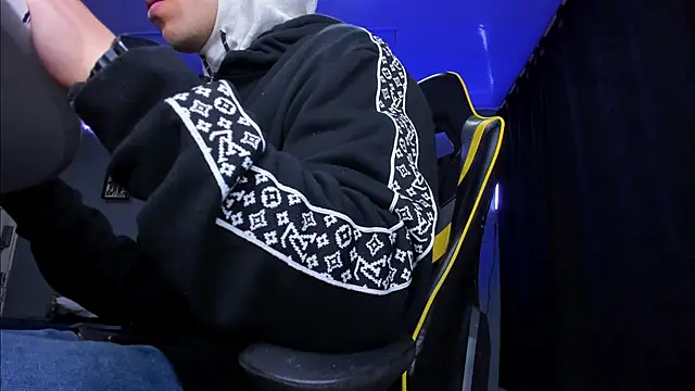 Snapshot of alexgiraldo__ chatting on October 16, 2025, 11:00 am alexgiraldo online show from October 16, 2025, 11:00 am