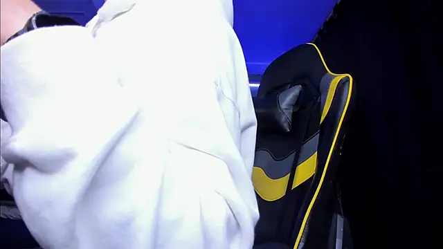 Snapshot of alexgiraldo__ chatting on October 20, 2025, 2:45 am alexgiraldo online show from October 20, 2025, 2:45 am