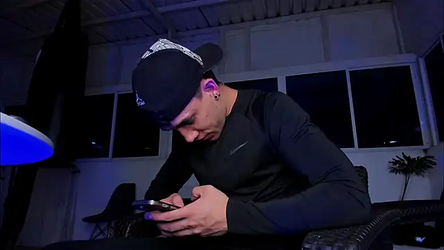 Snapshot of alexgiraldo__ chatting on October 22, 2025, 2:34 am alexgiraldo online show from October 22, 2025, 2:34 am