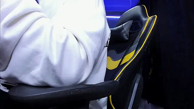 Snapshot of alexgiraldo__ chatting on November 5, 2025, 5:40 am alexgiraldo online show from November 5, 2025, 5:40 am