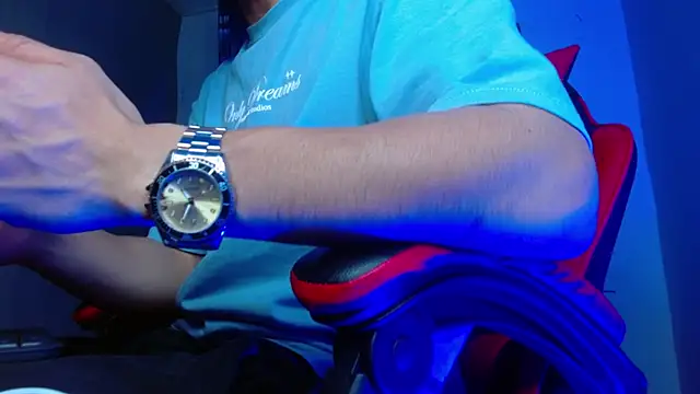 Snapshot of alexgiraldo__ chatting on May 7, 2026, 1:44 am alexgiraldo online show from May 7, 2026, 1:44 am