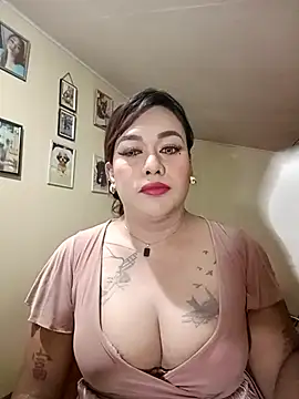 Snapshot of EmmaKantutera chatting on February 4, 2026, 11:38 am EmmaKantutera online show from February 4, 2026, 11:38 am