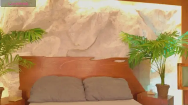 alisonn moon online show from April 12, 2026, 5:29 pm