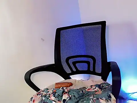 Snapshot of your_hottest_kim chatting on March 16, 2026, 5:44 am your hottest kim online show from March 16, 2026, 5:44 am