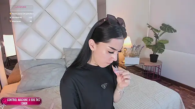 Megan DH online show from September 18, 2025, 1:46 pm