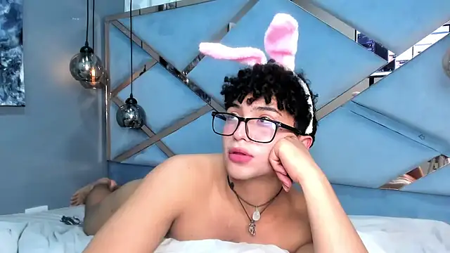 Valentin0 3 online show from November 6, 2025, 9:05 pm