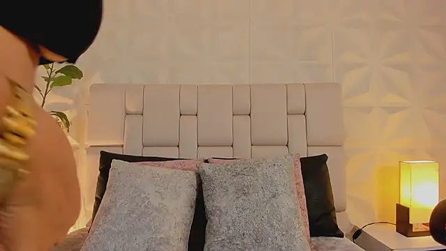 scarlettadams   online show from December 15, 2025, 11:58 am