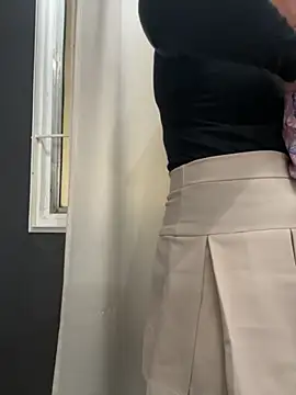 Alyha Cortes online show from October 3, 2025, 1:30 pm