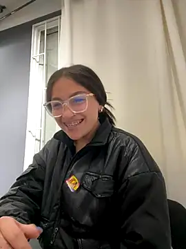 Alyha Cortes online show from October 29, 2025, 1:13 pm