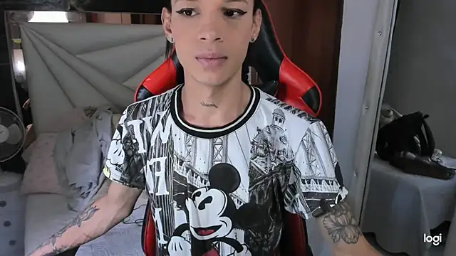 Snapshot of sara_slut21 chatting on December 11, 2024, 1:39 pm sara slut21 online show from December 11, 2024, 1:39 pm