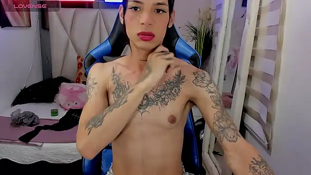 Snapshot of sara_slut21 chatting on February 5, 2025, 10:44 pm sara slut21 online show from February 5, 2025, 10:44 pm