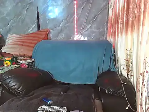 Snapshot of ZARIA-VIXEN chatting on October 29, 2025, 10:00 pm ZARIA-VIXEN online show from October 29, 2025, 10:00 pm