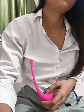 Shalu G online show from June 14, 2026, 4:47 am