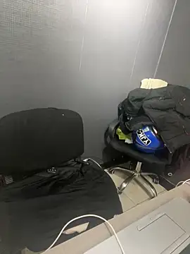 Emily Rivers  online show from September 10, 2025, 1:44 pm