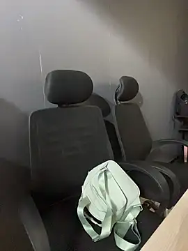 Emily Rivers  online show from February 19, 2026, 1:07 pm