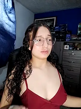 Mia   15 online show from October 21, 2025, 9:04 pm