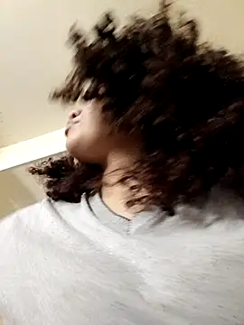 madelene online show from September 19, 2025, 3:41 am