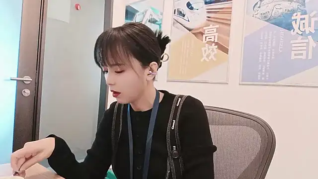 Snapshot of KKMM168 chatting on October 21, 2025, 1:28 am KKMM168 online show from October 21, 2025, 1:28 am