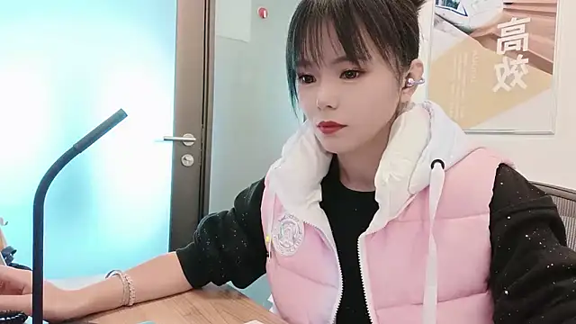 Snapshot of KKMM168 chatting on November 3, 2025, 5:42 am KKMM168 online show from November 3, 2025, 5:42 am