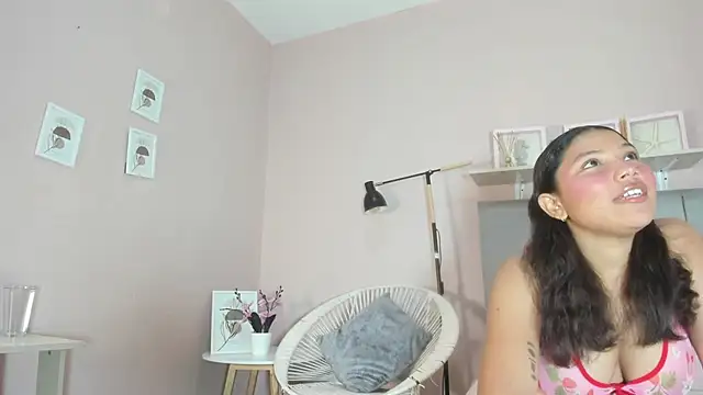 emma  rose1 online show from September 24, 2025, 7:39 pm