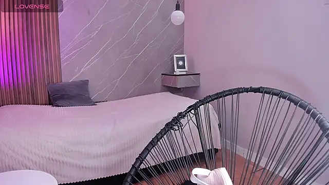 emma  rose1 online show from November 16, 2025, 2:28 am