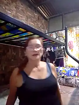 Snapshot of SexyHottMom chatting on March 13, 2026, 2:18 am SexyHottMom online show from March 13, 2026, 2:18 am