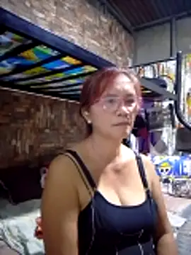 Snapshot of SexyHottMom chatting on March 19, 2026, 9:35 am SexyHottMom online show from March 19, 2026, 9:35 am