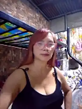 Snapshot of SexyHottMom chatting on March 22, 2026, 10:29 am SexyHottMom online show from March 22, 2026, 10:29 am