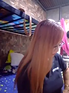 Snapshot of SexyHottMom chatting on April 3, 2026, 11:08 am SexyHottMom online show from April 3, 2026, 11:08 am