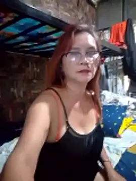 Snapshot of SexyHottMom chatting on April 14, 2026, 11:33 pm SexyHottMom online show from April 14, 2026, 11:33 pm