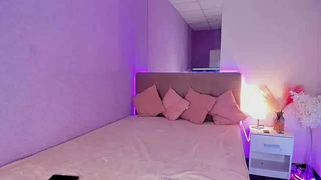 NikkiBustt online show from October 1, 2025, 12:33 pm