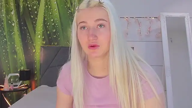 HollyTailors online show from February 8, 2026, 6:06 am