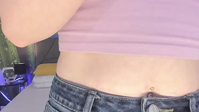 HollyTailors online show from February 9, 2026, 6:39 am