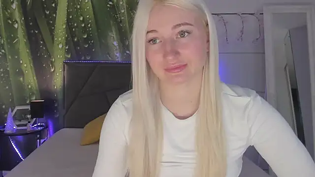 HollyTailors online show from March 19, 2026, 6:28 am