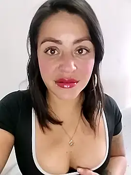 MiaWelkin online show from October 9, 2025, 7:45 pm