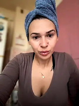 iSelena online show from October 16, 2025, 5:08 am