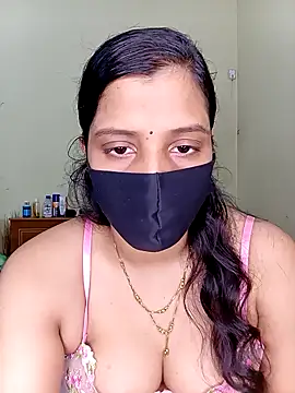 Rose-luckey online show from November 18, 2025, 12:53 pm