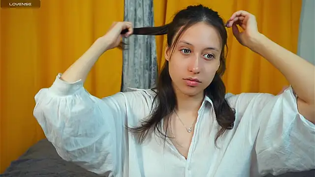 BeckyBurgh online show from October 14, 2025, 6:31 pm